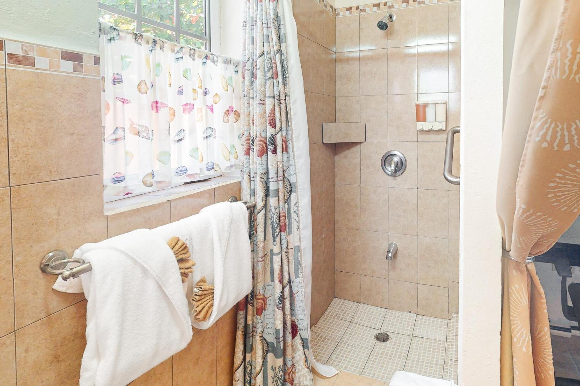 Hummingbird Home Suites Сан Педро Стая снимка