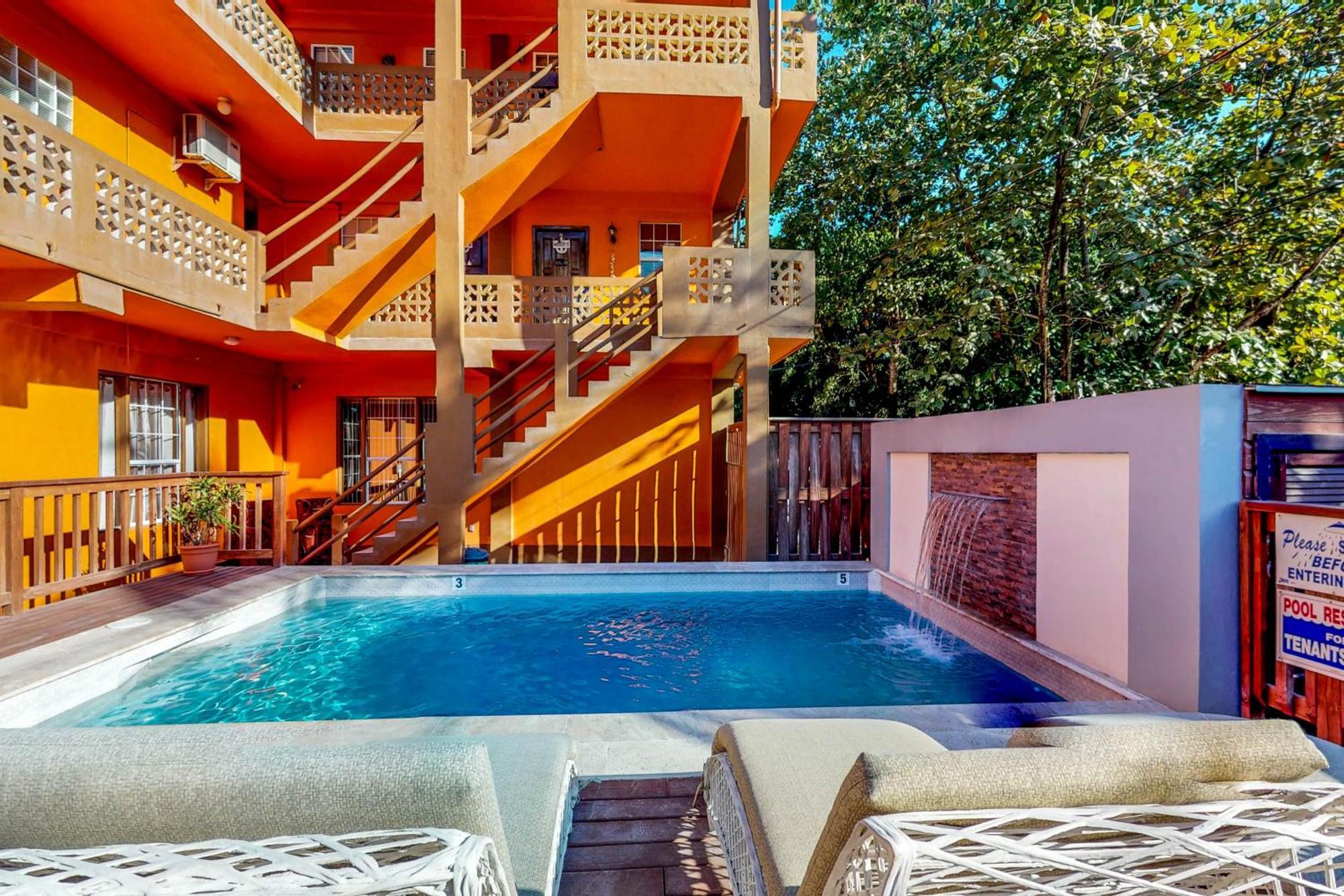 Hummingbird Home Suites Сан Педро Стая снимка