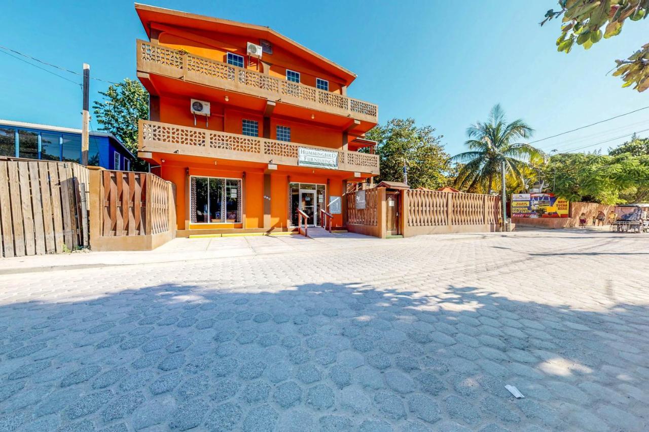 Hummingbird Home Suites Сан Педро Екстериор снимка